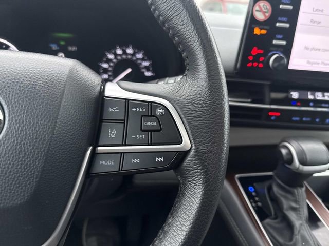 Used 2024 Toyota Sienna XLE image 34