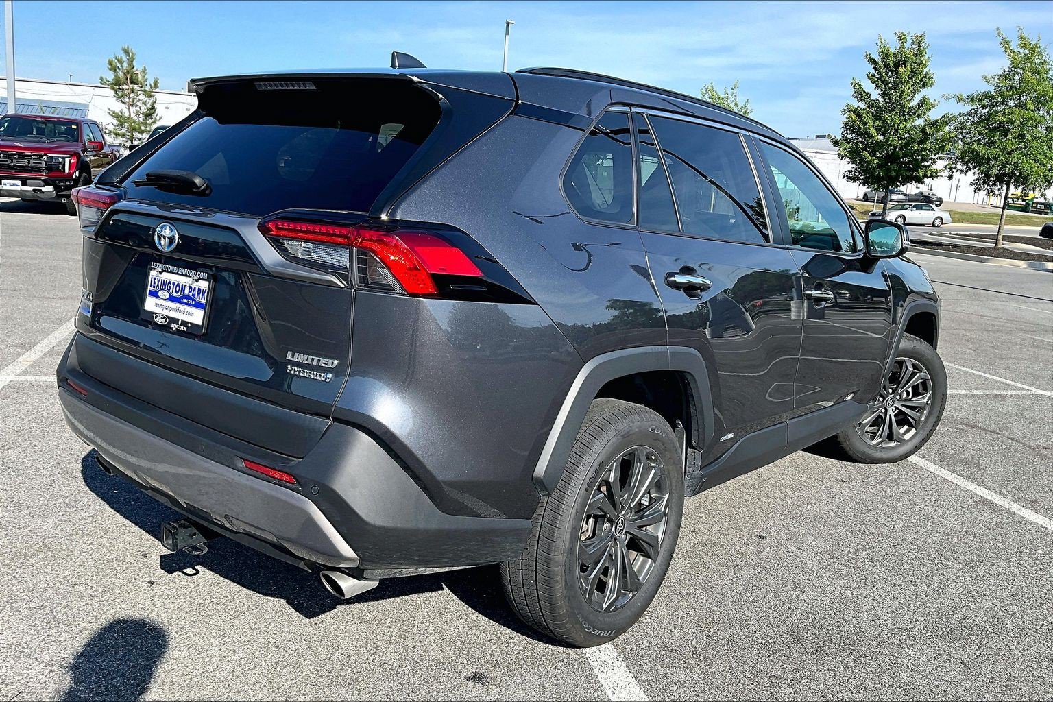 Used 2023 Toyota RAV4 Limited AWD/4WD image 4
