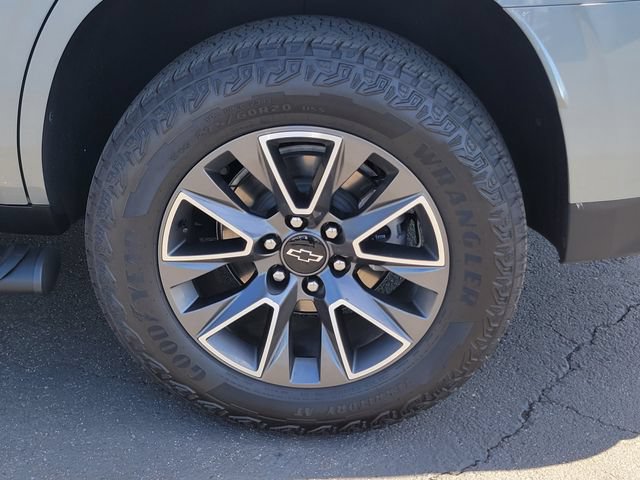 Used 2024 Chevrolet Tahoe Z71 w/ Luxury Package AWD/4WD image 5