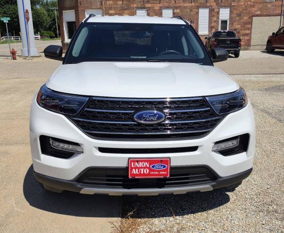 Certified 2024 Ford Explorer XLT w/ Equipment Group 202A AWD/4WD image 3