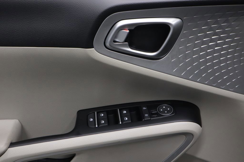 Used 2025 Kia Soul LX w/ LX Technology Package image 22