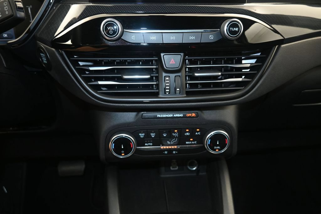 Certified 2025 Ford Escape ST-Line AWD/4WD image 17