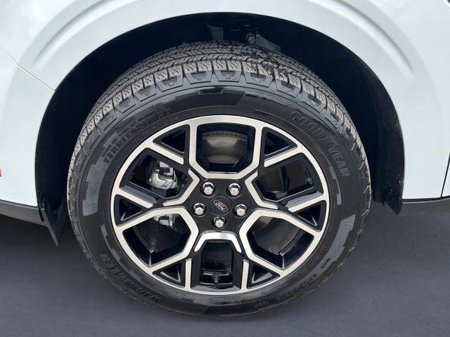 Certified 2025 Ford Maverick Lariat w/ 4K Tow Package AWD/4WD image 10