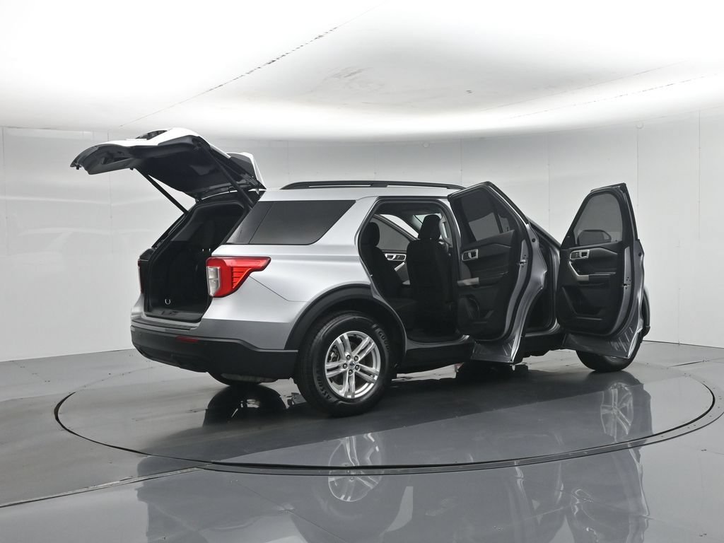 Certified 2023 Ford Explorer XLT RWD image 6