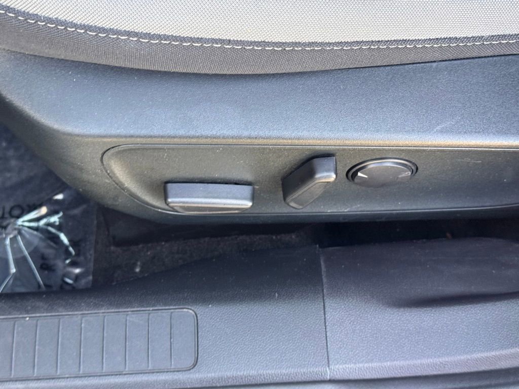 Certified 2022 Ford Escape SE w/ SE Sport Appearance Package image 19