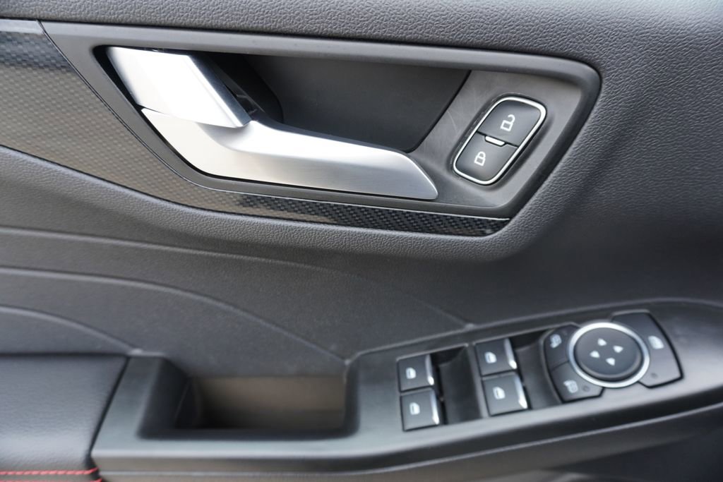 Certified 2025 Ford Escape ST-Line w/ Tech Pack #1 image 9