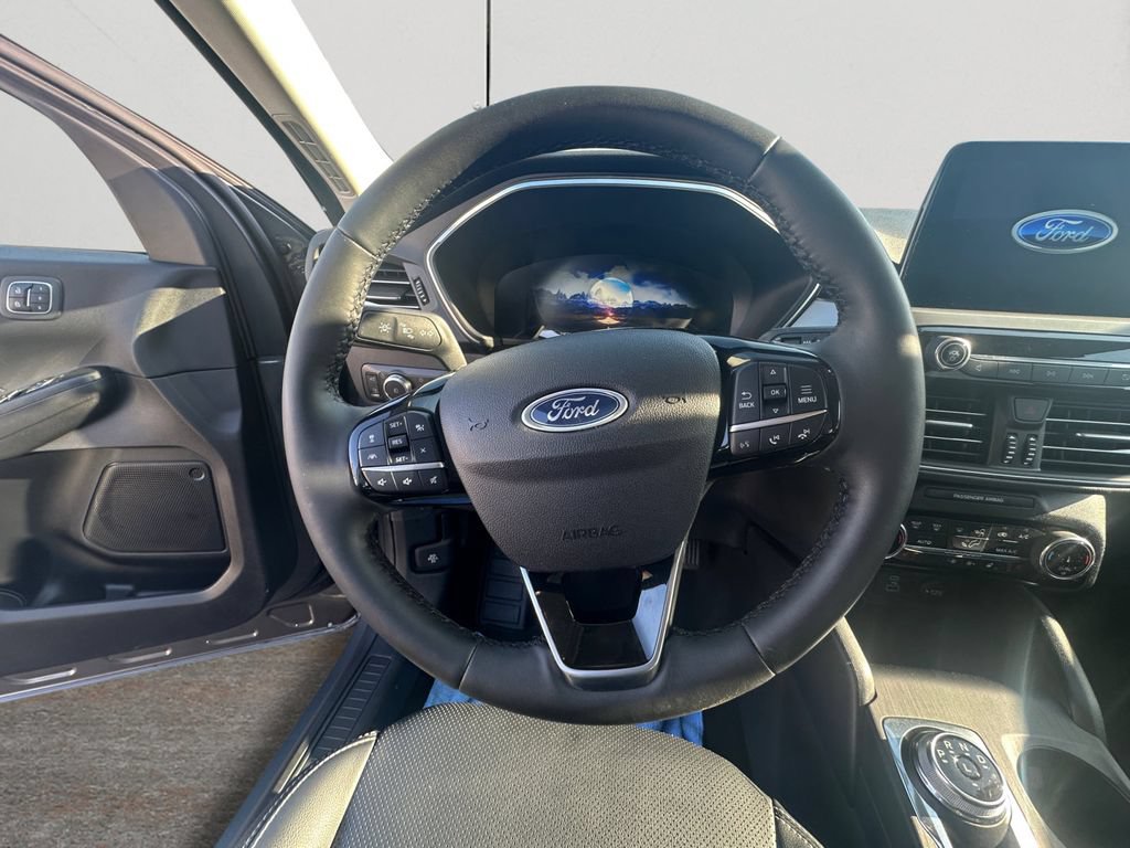 Certified 2022 Ford Escape Titanium FWD image 12