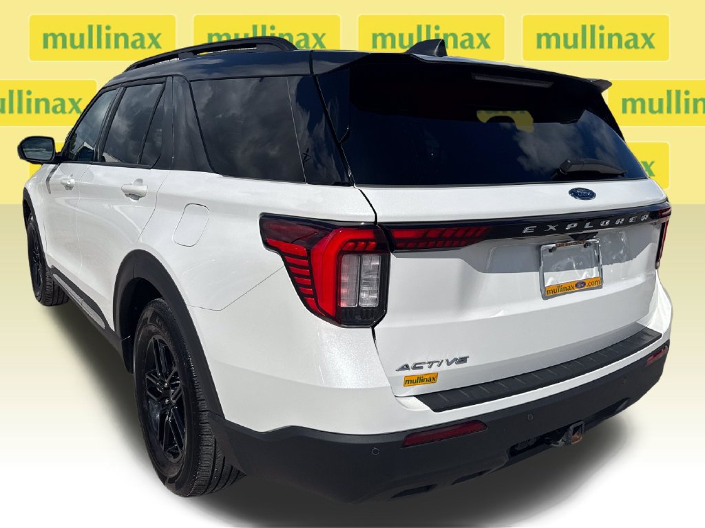 Certified 2025 Ford Explorer Active RWD image 9