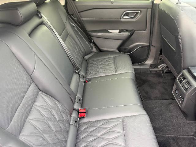 Used 2024 Nissan Rogue Platinum w/ Platinum Premium Package AWD/4WD image 12