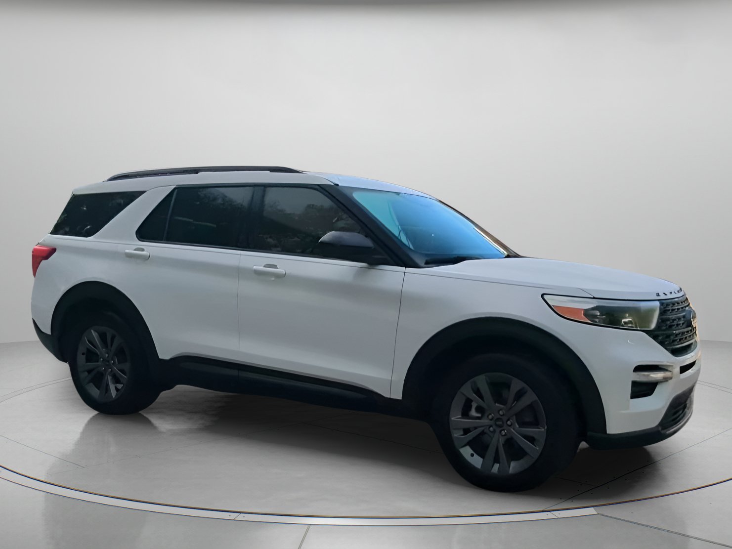 Certified 2022 Ford Explorer XLT w/ Equipment Group 202A RWD image 35