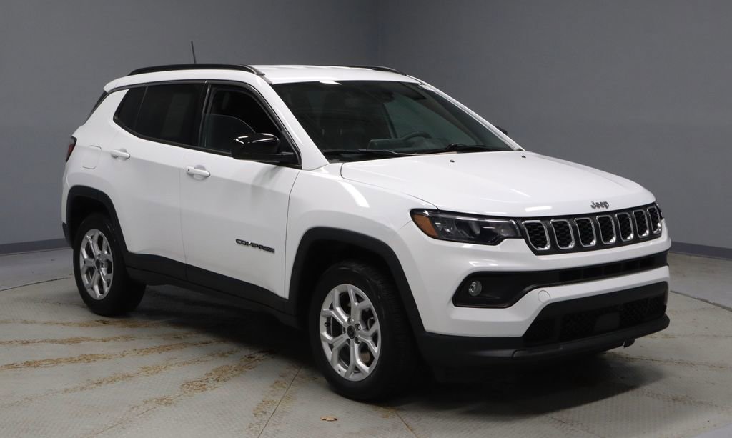 Used 2025 Jeep Compass Latitude image 1