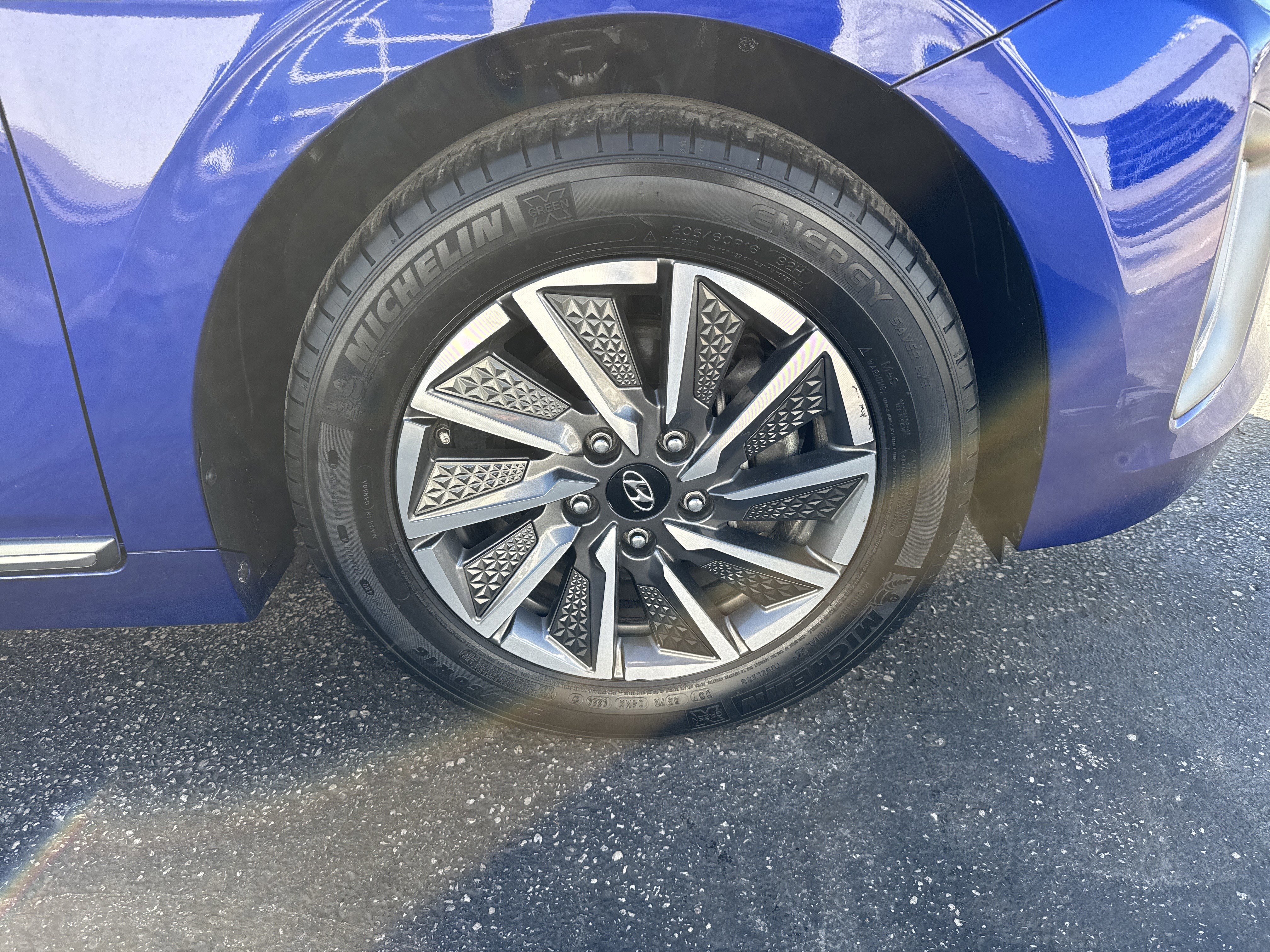 Used 2020 Hyundai Ioniq Limited image 13