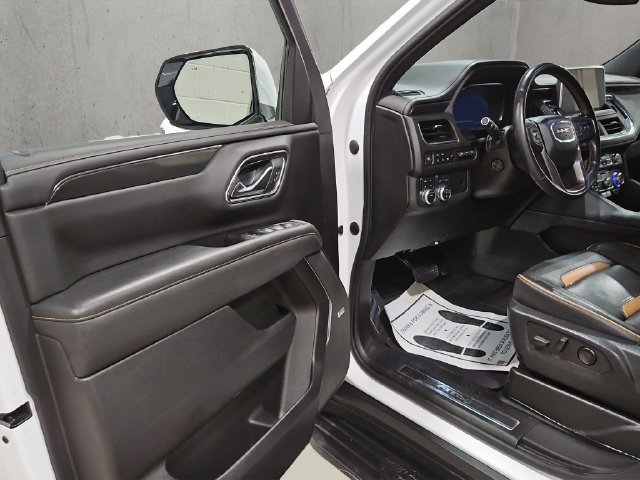 Used 2022 GMC Yukon AT4 w/ Technology Package AWD/4WD image 12