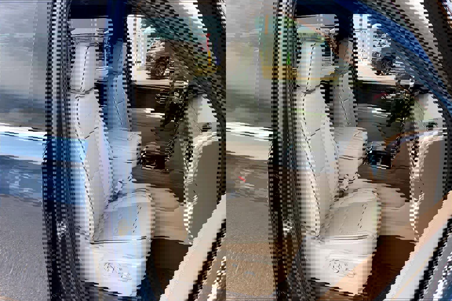 Used 2025 GMC Yukon XL Denali w/ LPO, Floor Liner Package image 9