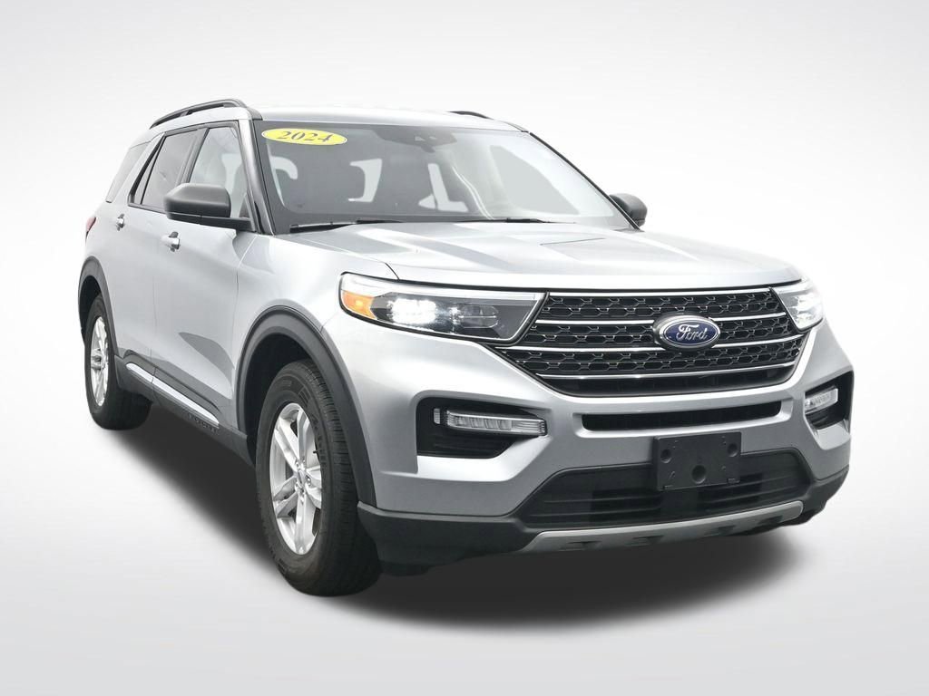Certified 2024 Ford Explorer XLT w/ Equipment Group 202A image 3