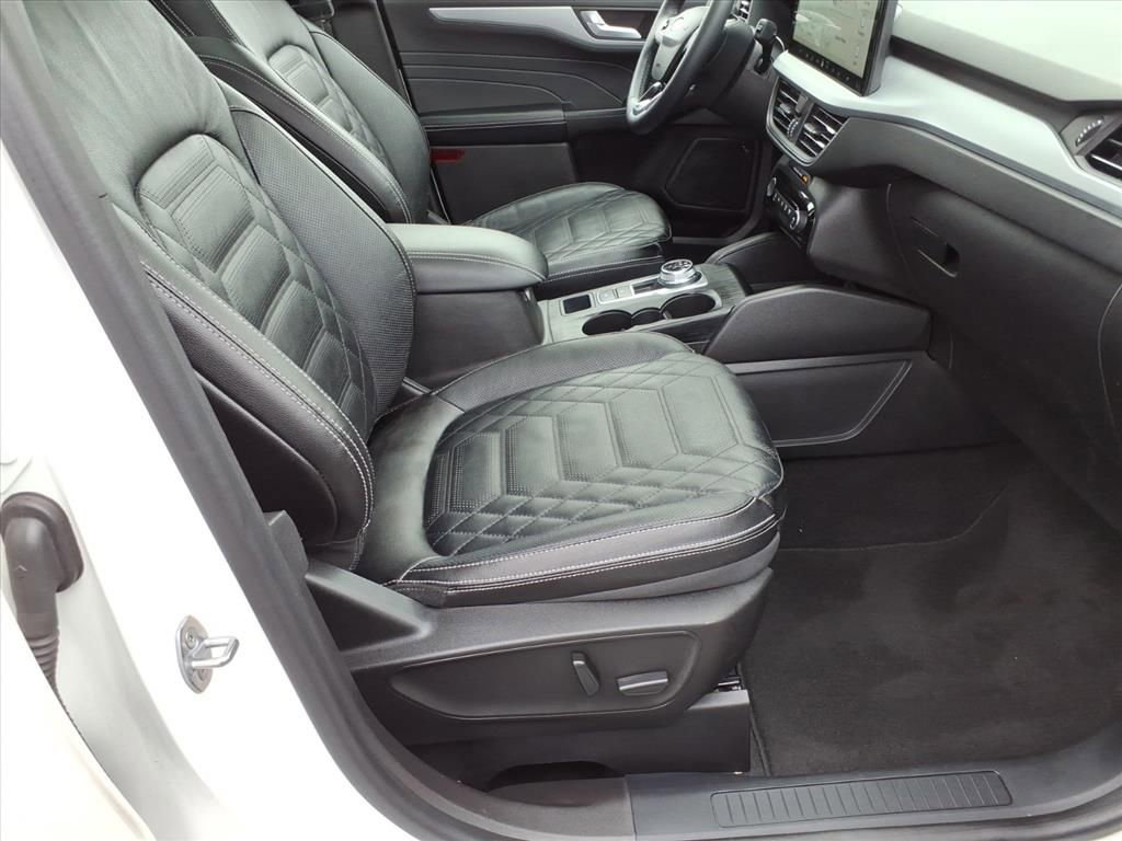 Certified 2023 Ford Escape Platinum w/ Premium Technology Package image 9