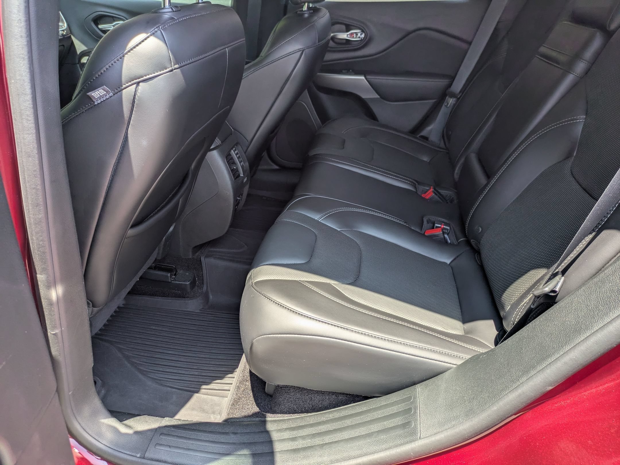 Used 2019 Jeep Cherokee Limited AWD/4WD image 29