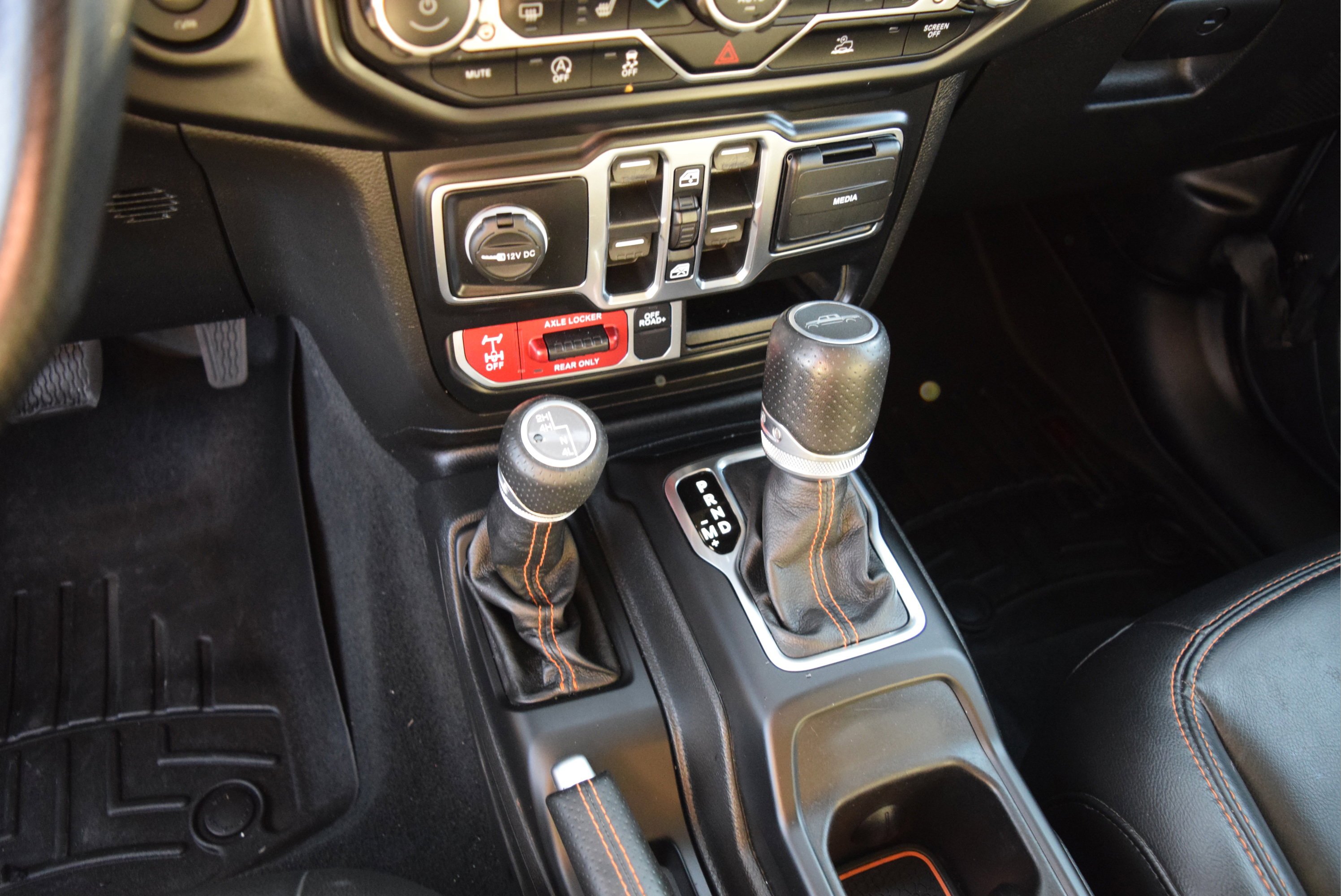 Used 2022 Jeep Gladiator Mojave w/ Cold Weather Group image 15