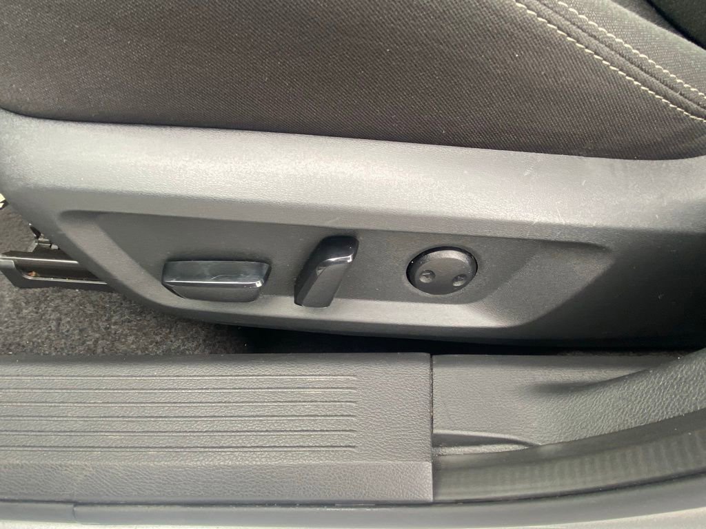 Used 2025 Nissan Rogue SV FWD image 10