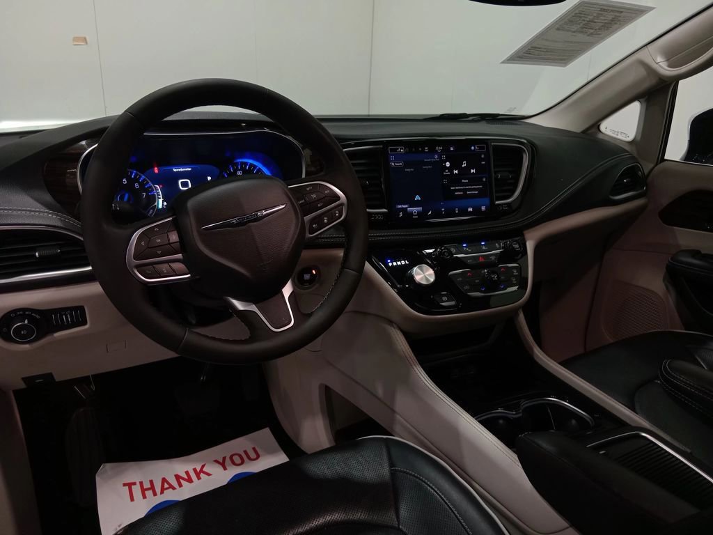 Used 2023 Chrysler Pacifica Limited image 18