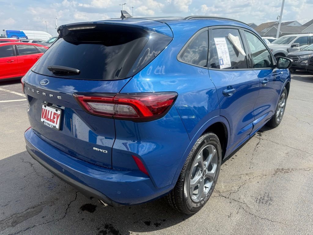 Certified 2023 Ford Escape ST-Line w/ Tech Pack #1 AWD/4WD image 3