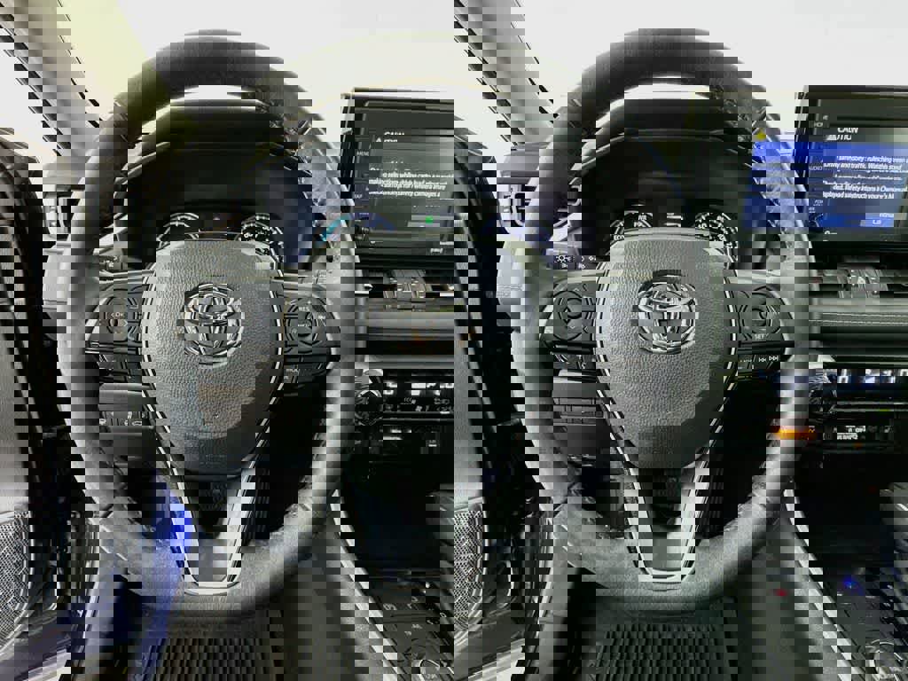 Used 2021 Toyota RAV4 XLE Premium image 16