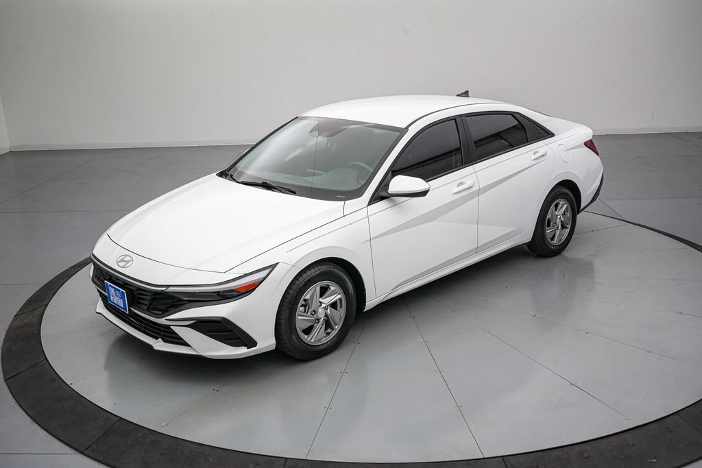 Used 2025 Hyundai Elantra SE FWD image 8