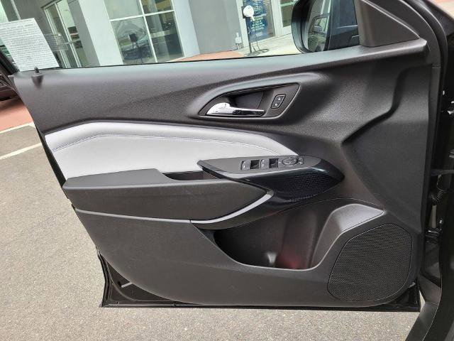 Used 2025 Chevrolet Trax LT w/ LT Convenience Package image 27