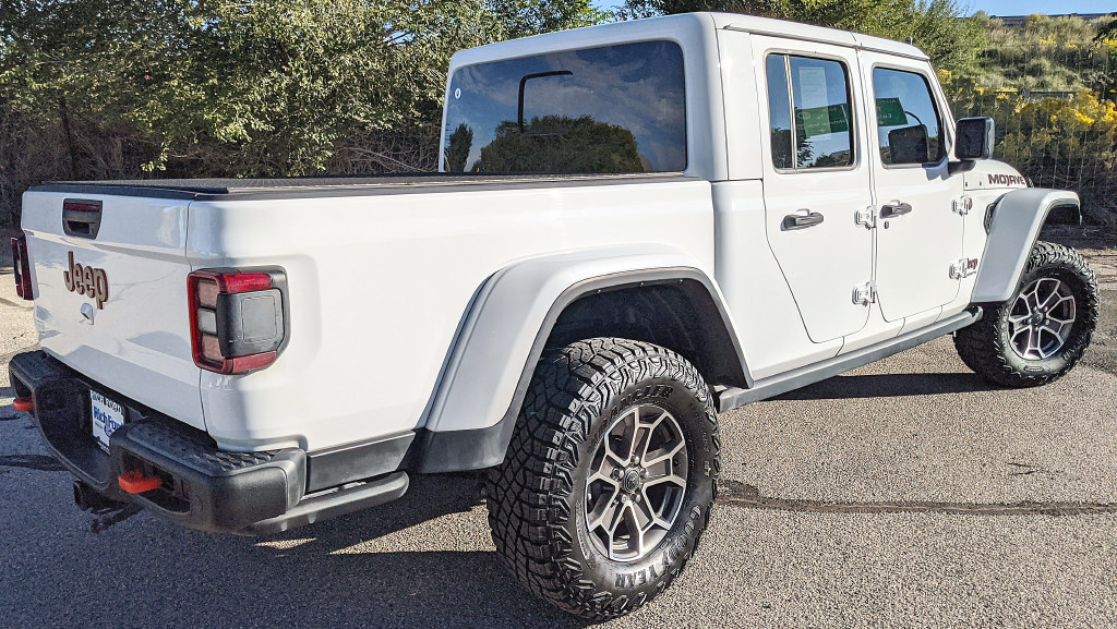 Used 2024 Jeep Gladiator Mojave AWD/4WD image 3