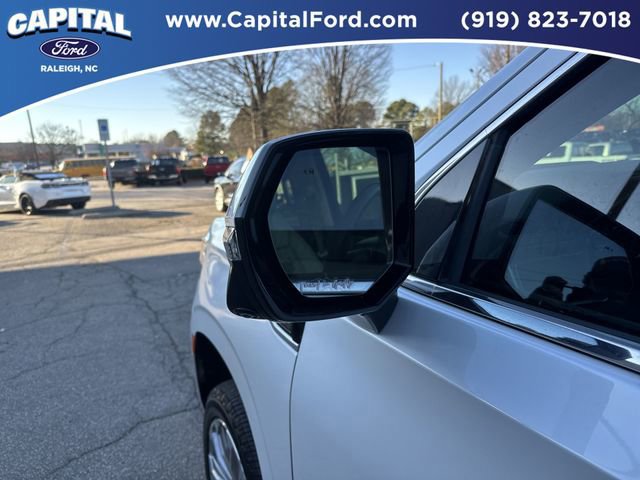 Used 2021 GMC Yukon XL Denali w/ Denali Premium Package image 12