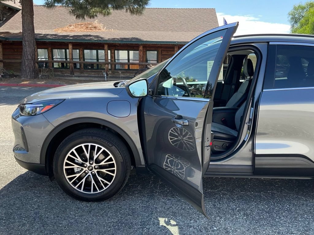 Certified 2024 Ford Escape SE w/ PHEV Premium Package FWD image 40