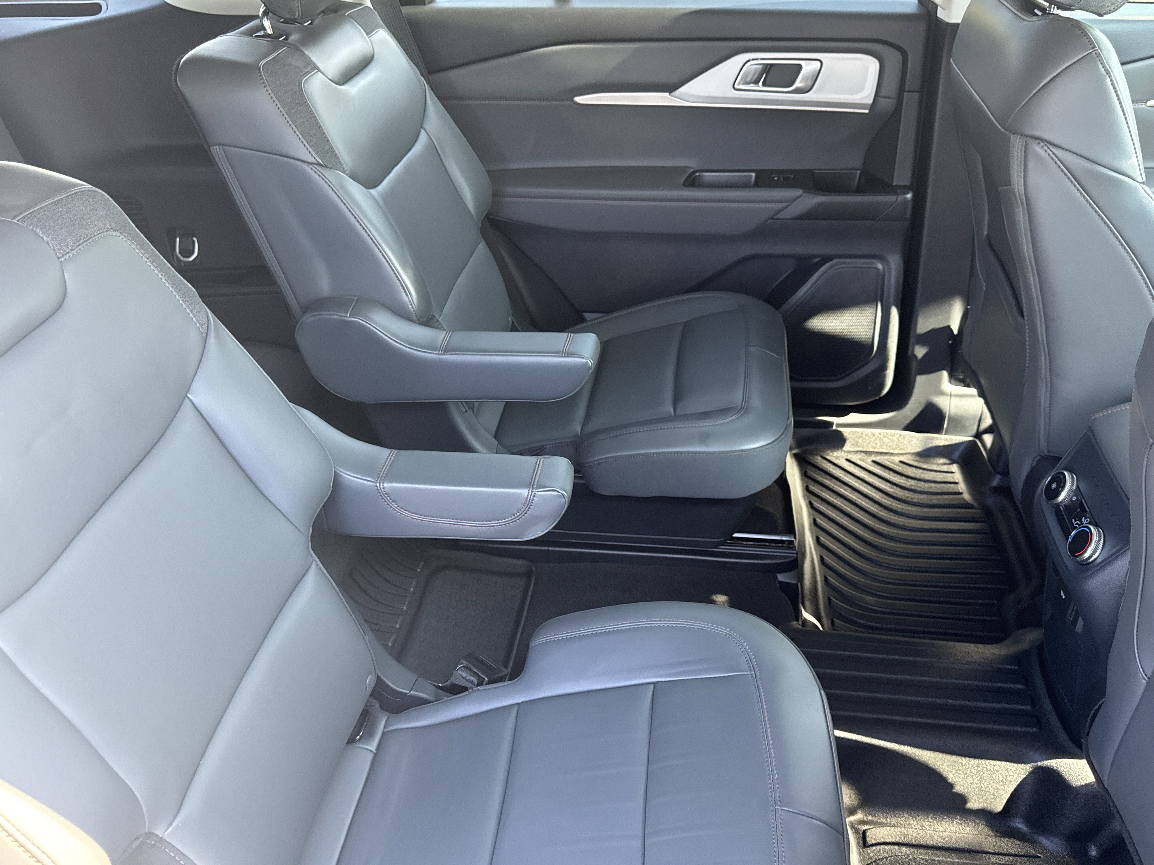 Certified 2025 Ford Explorer Active w/ Active Comfort Package image 18