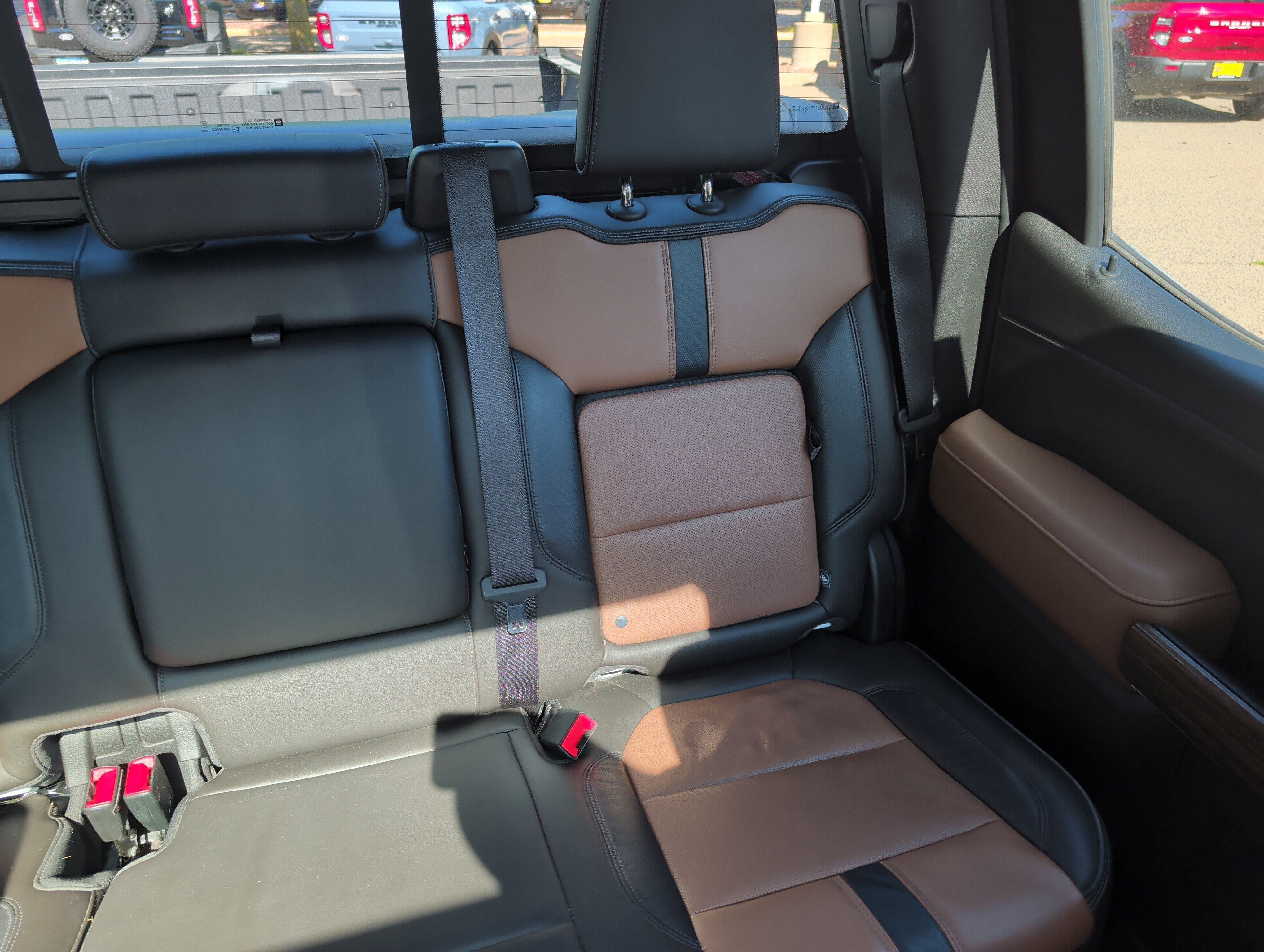 Used 2019 Chevrolet Silverado 1500 High Country w/ Technology Package AWD/4WD image 14