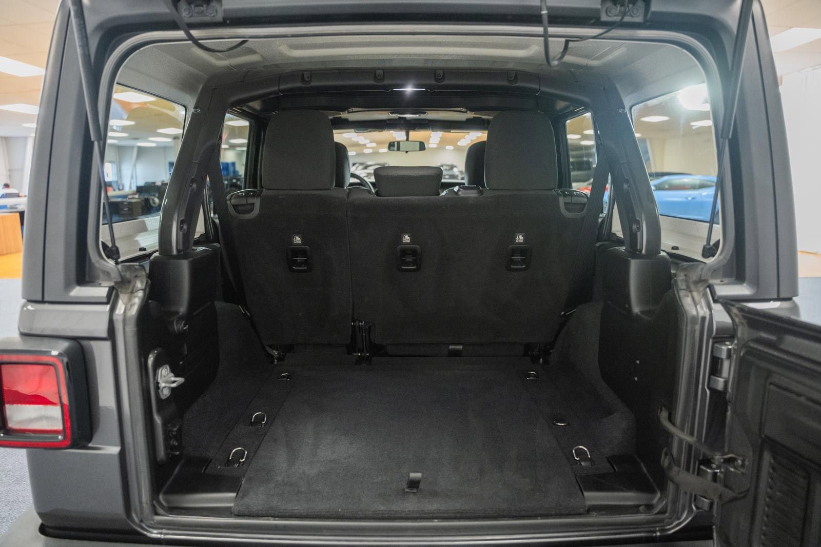 Used 2018 Jeep Wrangler Unlimited Sport S AWD/4WD image 10