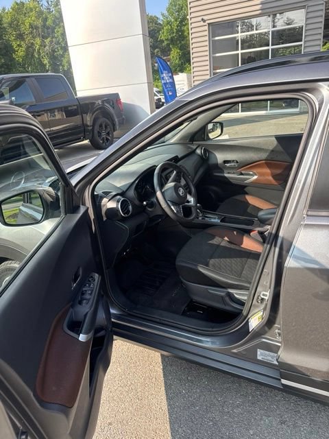 Used 2024 Nissan Kicks SR FWD image 15