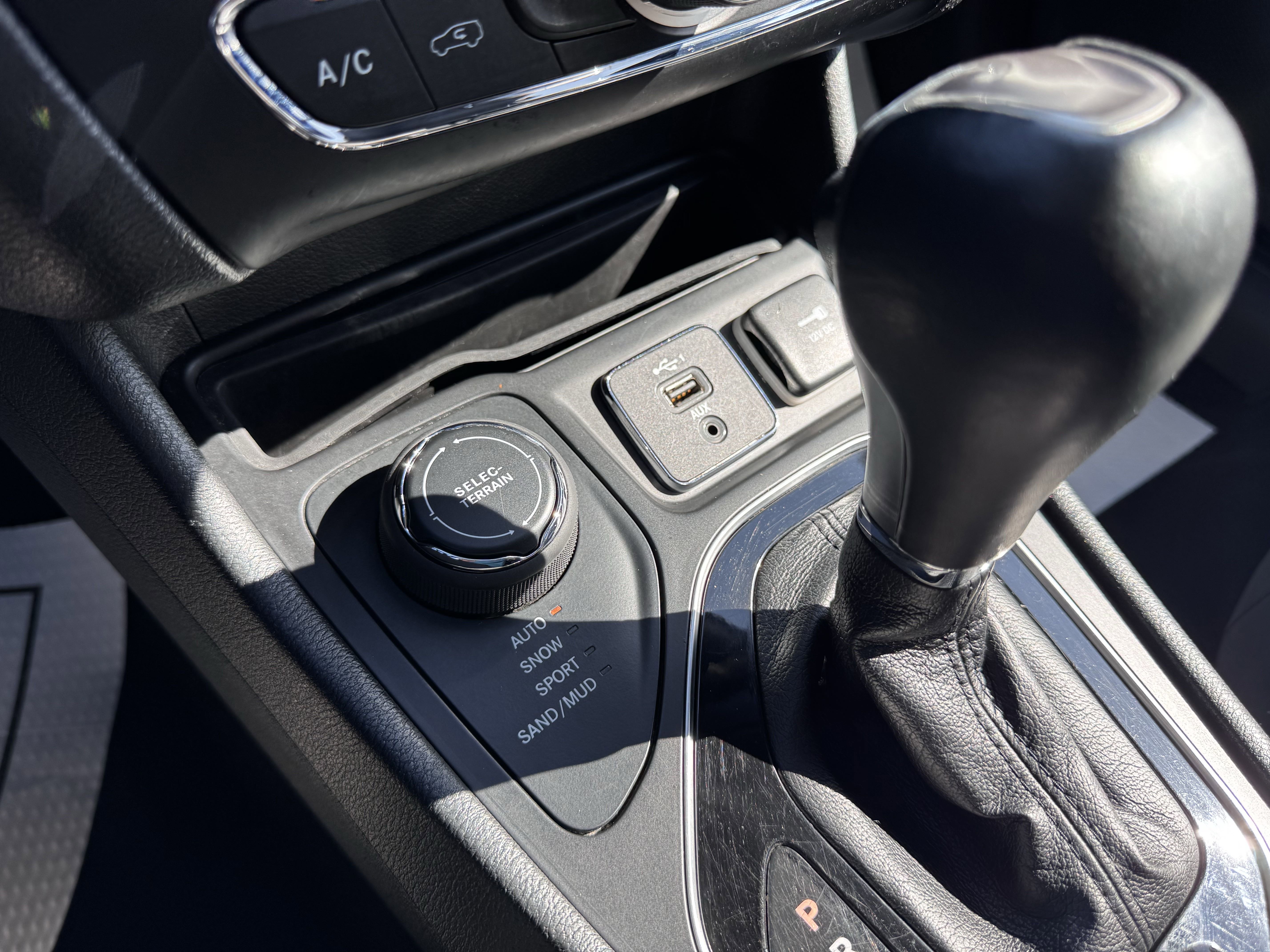 Used 2023 Jeep Cherokee Altitude Lux image 25