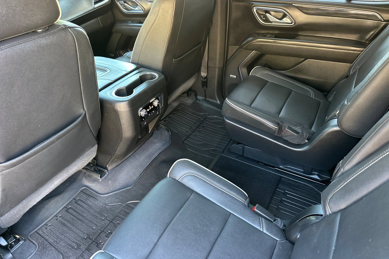 Used 2022 GMC Yukon SLT w/ SLT Premium Package AWD/4WD image 14