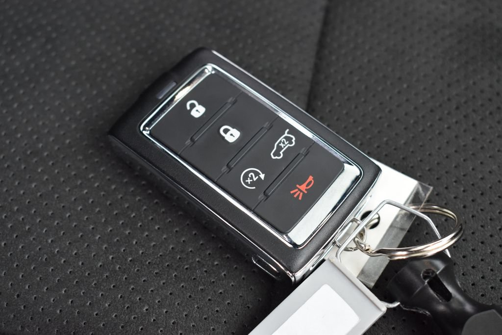 Used 2023 Jeep Grand Cherokee Altitude AWD/4WD image 31