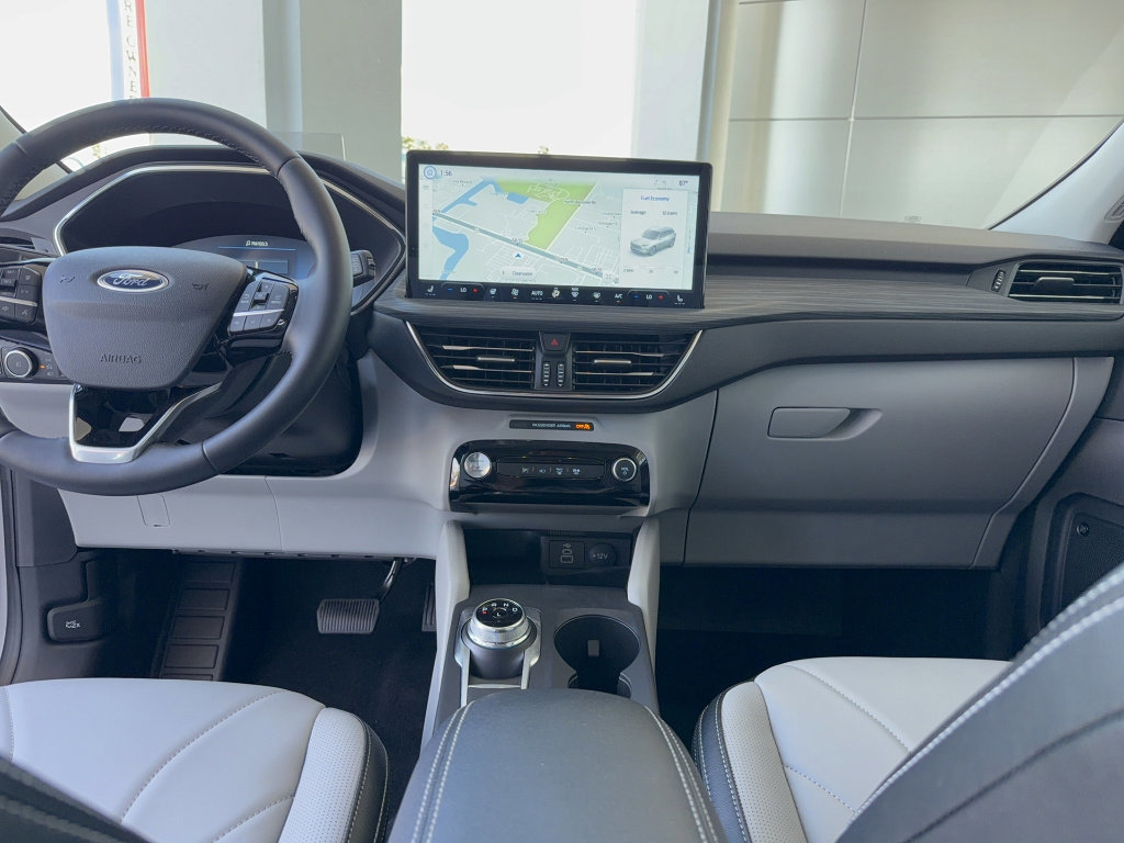 Certified 2025 Ford Escape SE w/ PHEV Premium Package image 28