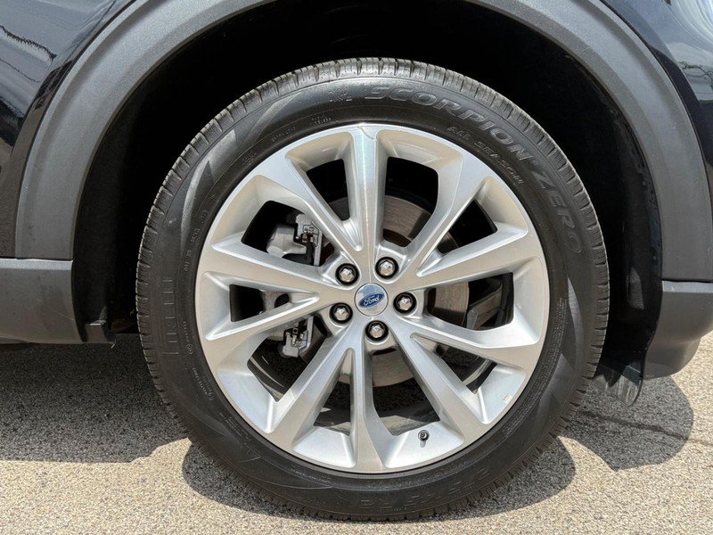 Certified 2023 Ford Explorer Platinum w/ Technology Package AWD/4WD image 13