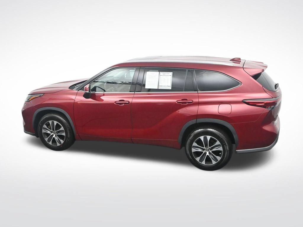 Used 2021 Toyota Highlander XLE FWD image 38