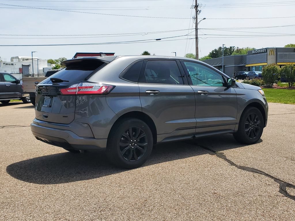 Certified 2024 Ford Edge SE w/ Black Appearance Package AWD/4WD image 4
