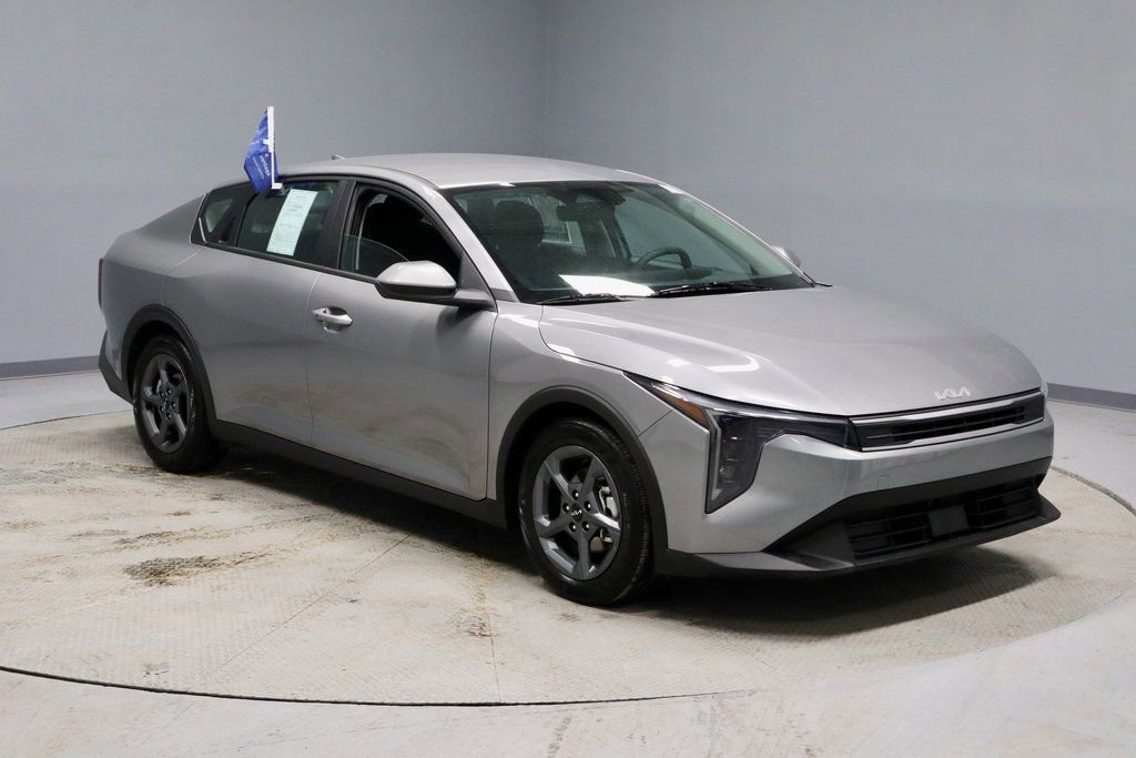Used 2025 Kia K4 LXS image 7