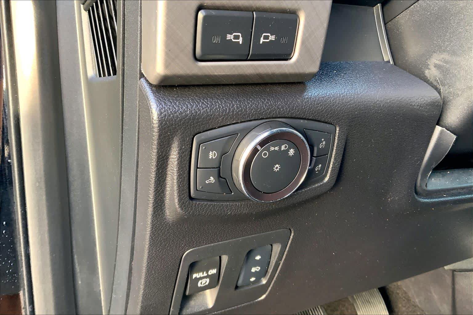 Certified 2018 Ford F150 Limited w/ Trailer Tow Package RWD image 33