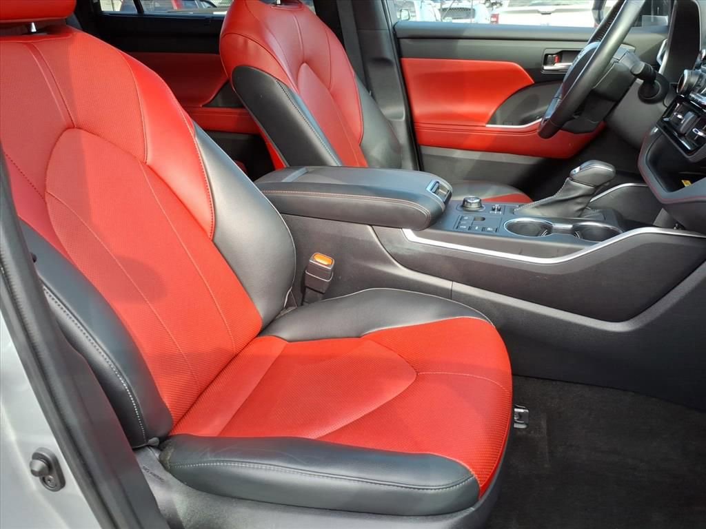Used 2023 Toyota Highlander XSE image 14