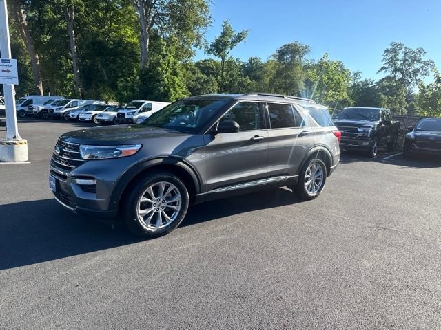 Certified 2022 Ford Explorer XLT w/ Equipment Group 202A AWD/4WD image 3