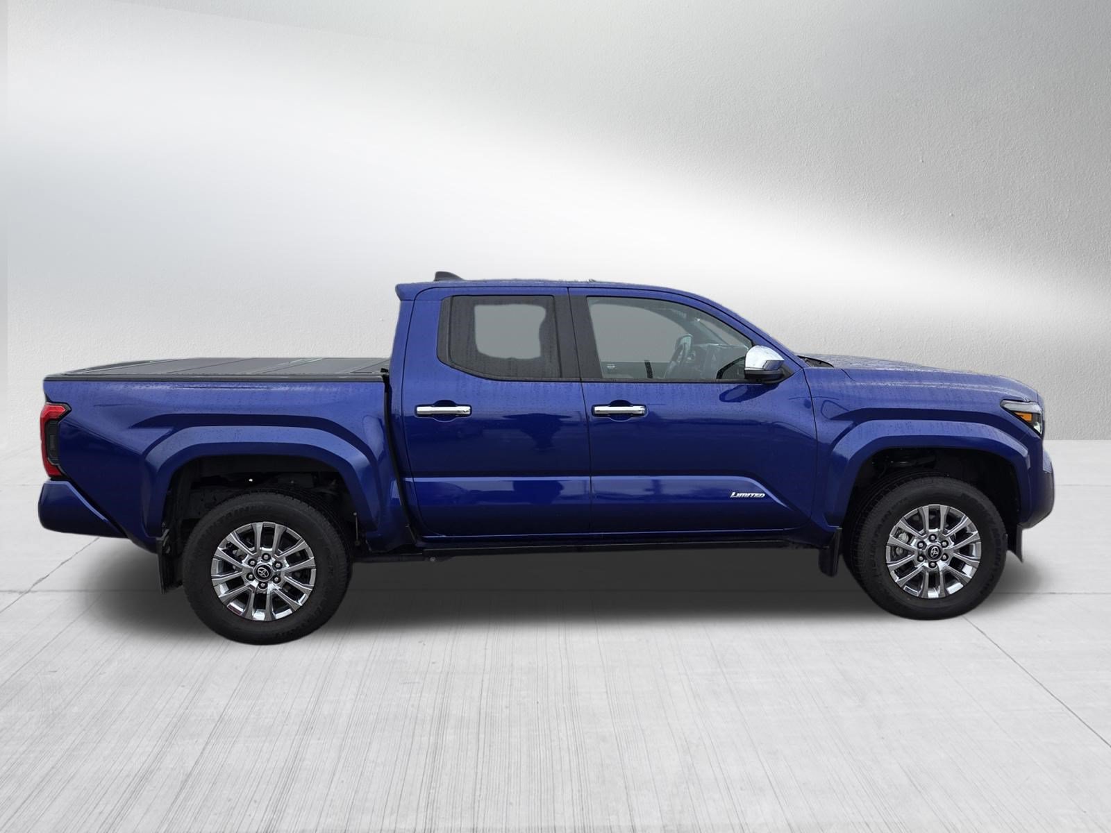 Used 2025 Toyota Tacoma Limited AWD/4WD image 8