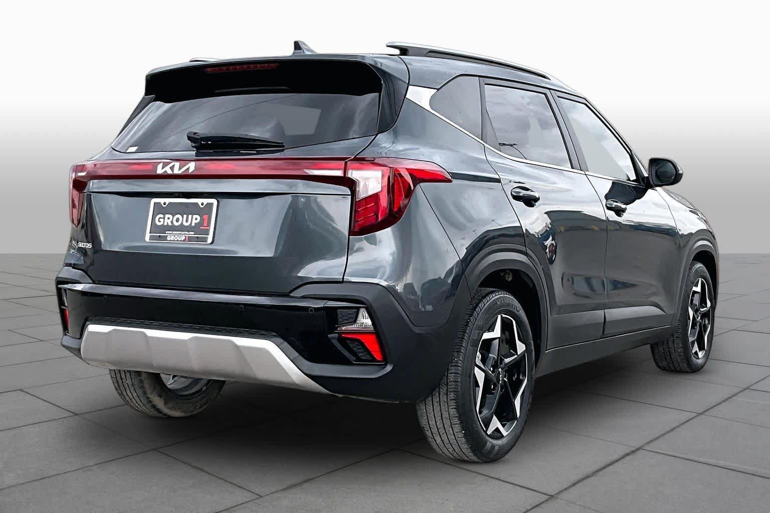 Used 2025 Kia Seltos EX FWD image 13