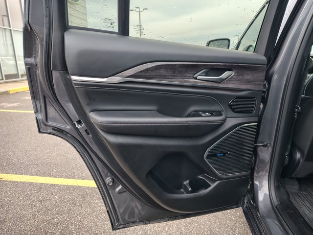 Used 2022 Jeep Grand Cherokee Overland AWD/4WD image 12