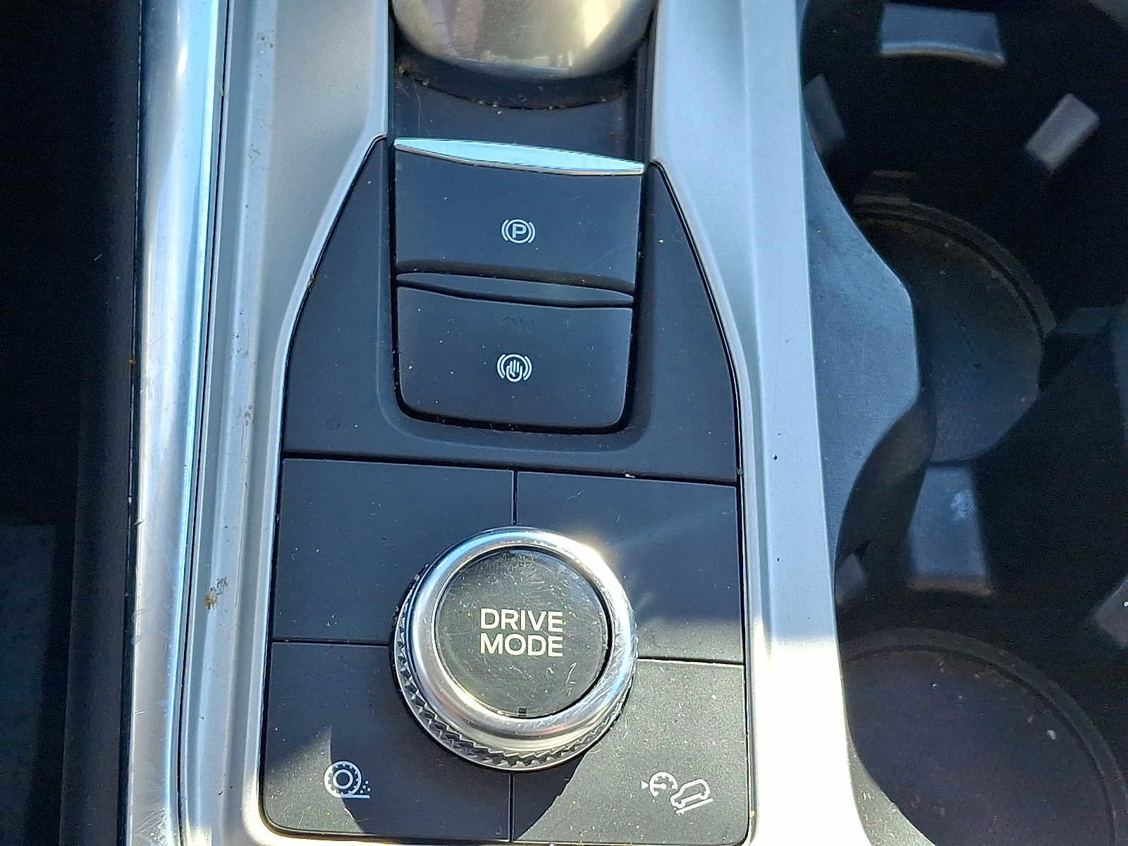 Certified 2022 Ford Explorer XLT w/ Equipment Group 202A image 28